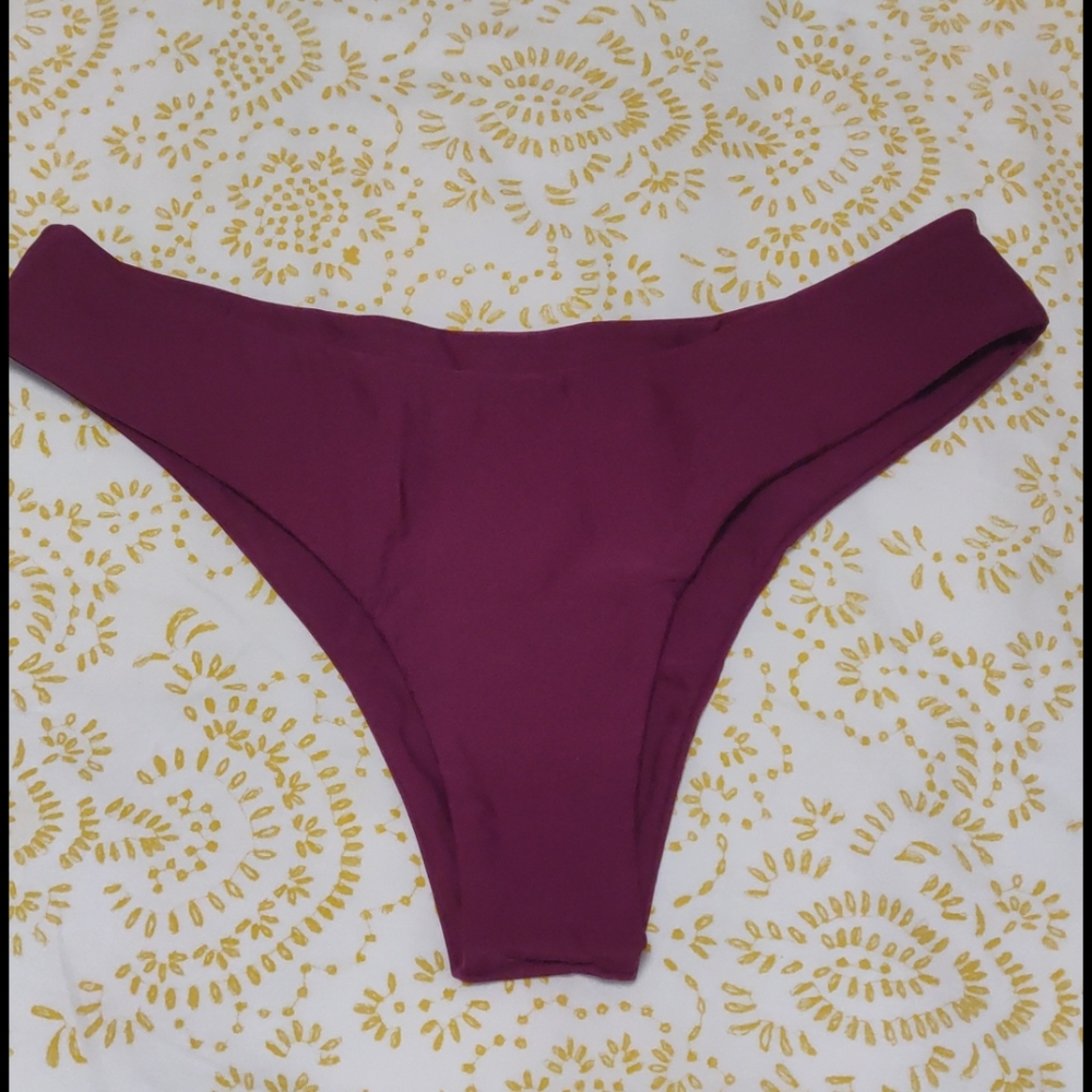 Bikini - Picture 4 of 4